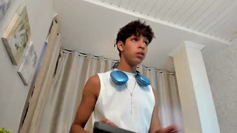Snapshot of ethan_qop chatting on July 5, 10:06 pm Ethan online show from July 5, 10:06 pm