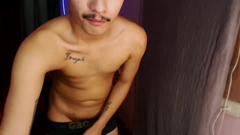 Snapshot of ethan_uwuxx chatting on February 15, 10:31 pm DAVE online show from February 15, 10:31 pm