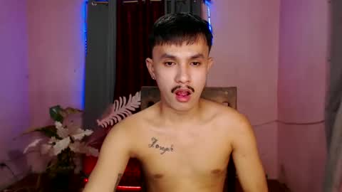 Snapshot of ethan_uwuxx chatting on February 20, 1:40 pm DAVE online show from February 20, 1:40 pm