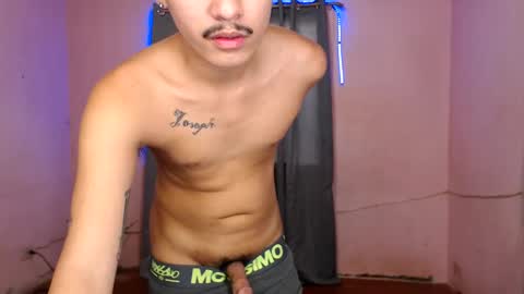 Snapshot of ethan_uwuxx chatting on February 25, 10:29 pm DAVE online show from February 25, 10:29 pm