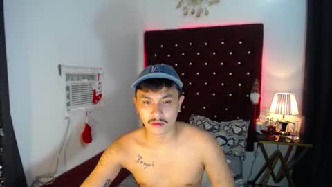 Snapshot of ethan_uwuxx chatting on November 17, 11:38 am DAVE online show from November 17, 11:38 am