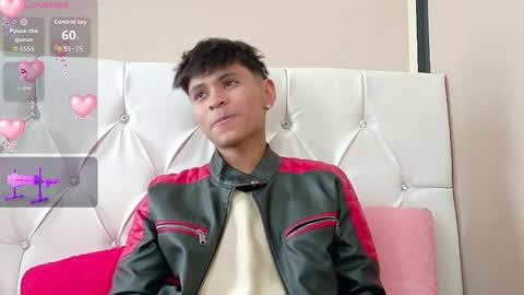 Snapshot of ethan_westt chatting on October 28, 8:44 pm Ethan online show from October 28, 8:44 pm