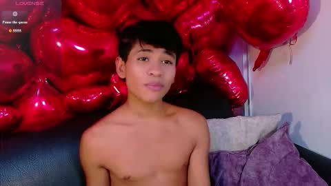 Snapshot of ethan_westt chatting on February 25, 8:51 pm Ethan online show from February 25, 8:51 pm