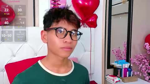 Snapshot of ethan_westt chatting on March 9, 8:24 pm Ethan online show from March 9, 8:24 pm