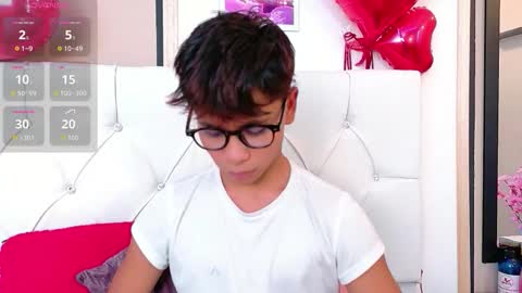 Snapshot of ethan_westt chatting on March 12, 8:15 pm Ethan online show from March 12, 8:15 pm