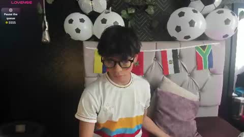 Snapshot of ethan_westt chatting on June 23, 7:01 pm Ethan online show from June 23, 7:01 pm