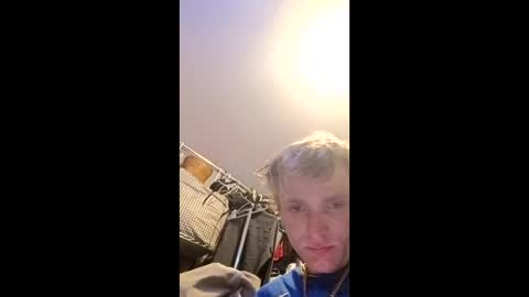 ethanbmx2001 online show from April 19, 7:51 am