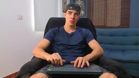 Snapshot of ethangreey1 chatting on May 23, 5:39 pm ethangreey1 online show from May 23, 5:39 pm