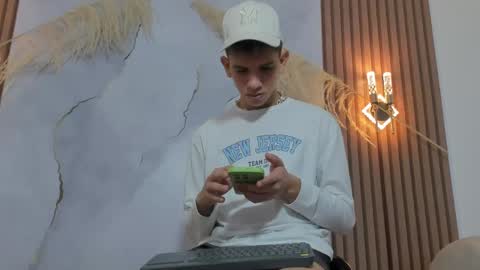 Snapshot of ethanhot_os chatting on May 12, 8:28 pm ethanhot_os online show from May 12, 8:28 pm
