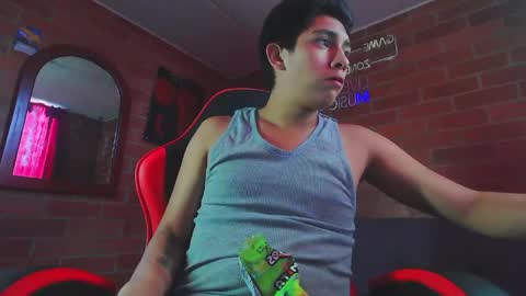 Snapshot of ethann2_ chatting on March 31, 8:31 pm ethann2_ online show from March 31, 8:31 pm