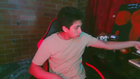 Snapshot of ethann2_ chatting on April 2, 7:50 am ethann2_ online show from April 2, 7:50 am