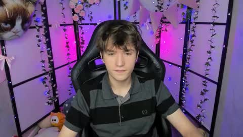 Snapshot of ethansinful chatting on October 15, 9:04 pm Ethan online show from October 15, 9:04 pm