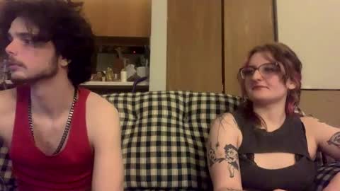 Snapshot of ethb0211 chatting on April 5, 3:47 am ethb0211 online show from April 5, 3:47 am