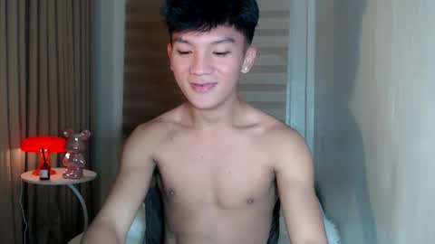 Snapshot of etherealboytoy4hire chatting on February 6, 11:24 am Rey online show from February 6, 11:24 am