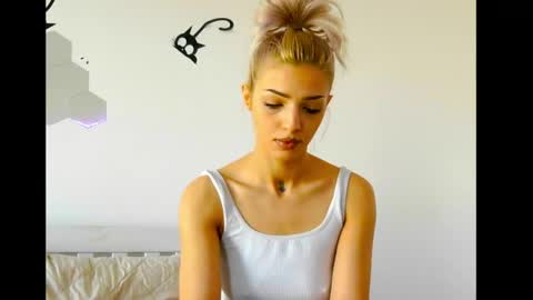 Snapshot of etherealuxx chatting on May 2, 7:24 am Serena online show from May 2, 7:24 am