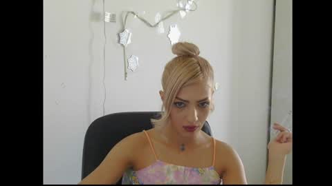 Snapshot of etherealuxx chatting on May 20, 8:20 am Serena online show from May 20, 8:20 am