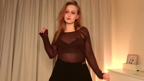 Snapshot of etta_jane chatting on April 7, 2:50 pm etta_jane online show from April 7, 2:50 pm