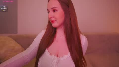 Snapshot of ettennayt chatting on October 22, 6:29 pm Hello I am AliseNext stream - 1700 GTM1 online show from October 22, 6:29 pm