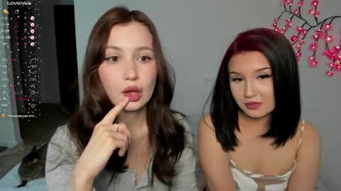 Snapshot of eumomino chatting on April 24, 8:11 pm Veronica Tiia Lilith left to right online show from April 24, 8:11 pm
