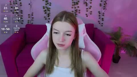 Snapshot of eva__thompson chatting on June 15, 12:57 am Eva online show from June 15, 12:57 am