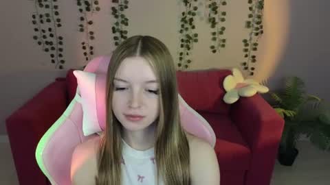 Snapshot of eva__thompson chatting on June 30, 12:55 am Eva online show from June 30, 12:55 am