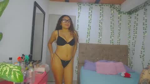 Snapshot of eva_adan19 chatting on March 18, 2:47 am eva_adan19 online show from March 18, 2:47 am