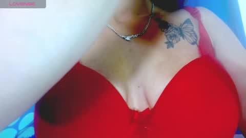 Snapshot of eva_hoot1 chatting on April 27, 2:26 pm EVA online show from April 27, 2:26 pm