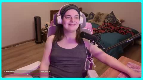 Snapshot of eva_katt chatting on May 7, 12:32 pm Gamer Katt online show from May 7, 12:32 pm