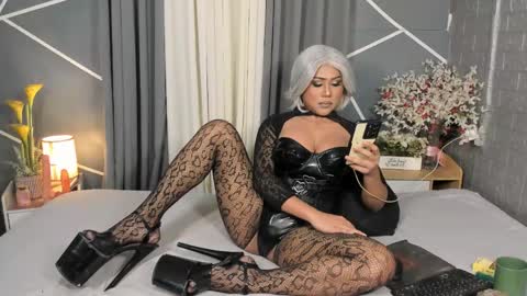 Snapshot of eva_la_queen_ chatting on April 28, 11:10 pm Eva online show from April 28, 11:10 pm