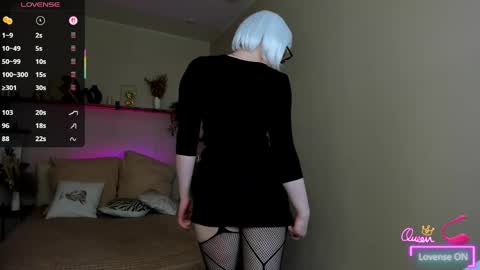 Snapshot of eva_lawrence chatting on April 26, 8:39 pm Eva online show from April 26, 8:39 pm