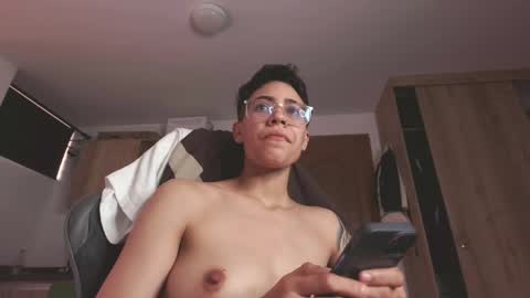Snapshot of eva_monwalker chatting on April 25, 12:52 pm Eva cute online show from April 25, 12:52 pm