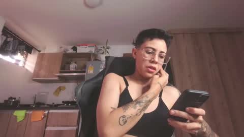 Snapshot of eva_monwalker chatting on May 19, 12:44 pm Eva cute online show from May 19, 12:44 pm