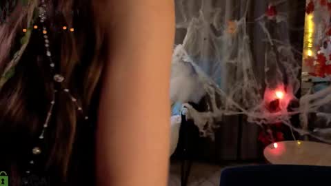 Eva online show from October 31, 6:09 pm