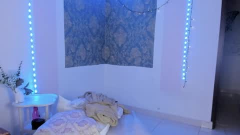 Eva  online show from April 4, 9:40 am