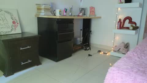 Snapshot of eva_sin18 chatting on April 21, 1:42 am Eva Sin online show from April 21, 1:42 am