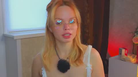 Snapshot of eva_sinn chatting on June 28, 11:49 am Hi there i am Eva and i wish create a nice community with you so join my Ticket Show for more pleasure online show from June 28, 11:49 am