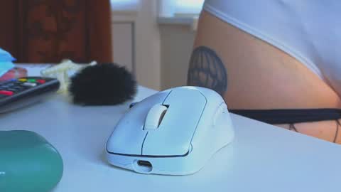 Snapshot of eva_sinn chatting on June 29, 2:06 pm Hi there i am Eva and i wish create a nice community with you so join my Ticket Show for more pleasure online show from June 29, 2:06 pm
