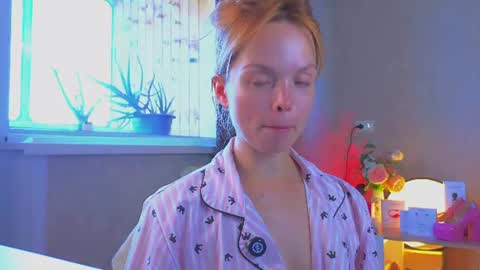 Snapshot of eva_sinn chatting on July 8, 1:15 pm Hi there i am Eva and i wish create a nice community with you so join my Ticket Show for more pleasure online show from July 8, 1:15 pm