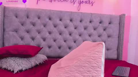 eva_smith5 online show from April 22, 9:16 pm