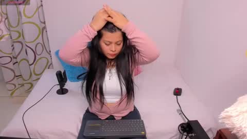 Snapshot of eva_sweet2 chatting on December 19, 11:25 pm Estefania online show from December 19, 11:25 pm