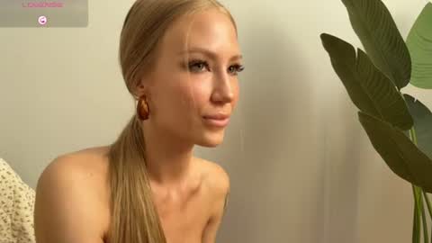 Hello Im Eva online show from June 9, 4:24 am