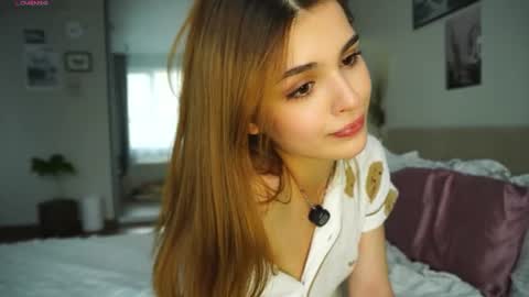 Snapshot of eva_zill_blossom chatting on June 28, 9:48 am Hello my name is Eva its my first day here online show from June 28, 9:48 am