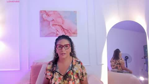 Snapshot of evaa_mills chatting on April 30, 9:30 pm Eva online show from April 30, 9:30 pm