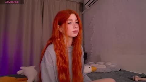 Snapshot of evaa_moonn_ chatting on December 4, 6:00 am Eva online show from December 4, 6:00 am