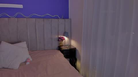 Snapshot of evaa_stevens chatting on May 29, 8:07 pm julieth online show from May 29, 8:07 pm