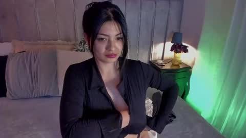 Snapshot of evaa_stevens chatting on June 16, 7:49 pm julieth online show from June 16, 7:49 pm
