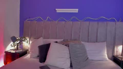 Snapshot of evaa_stevens chatting on June 19, 7:39 pm julieth online show from June 19, 7:39 pm