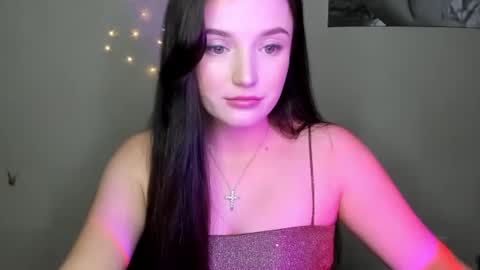 Snapshot of evaamillerr chatting on December 3, 9:23 pm Eva online show from December 3, 9:23 pm