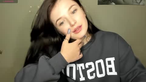 Snapshot of evaamillerr chatting on December 4, 12:14 pm Eva online show from December 4, 12:14 pm