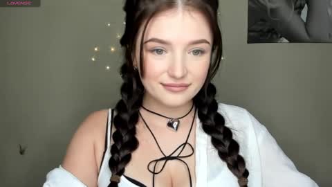 Snapshot of evaamillerr chatting on December 16, 10:29 am Eva online show from December 16, 10:29 am